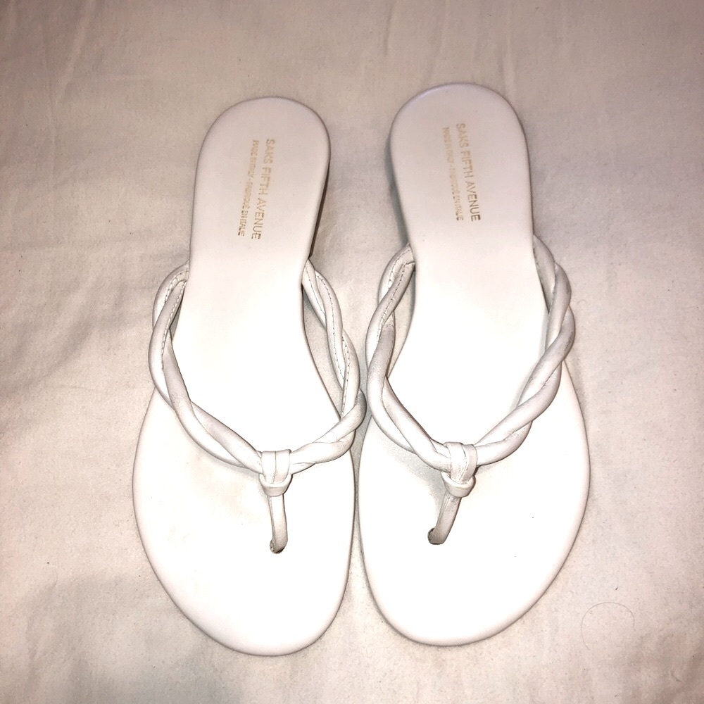 Saks Fifth Avenue White Leather Women's Sandals thong slippers size 8